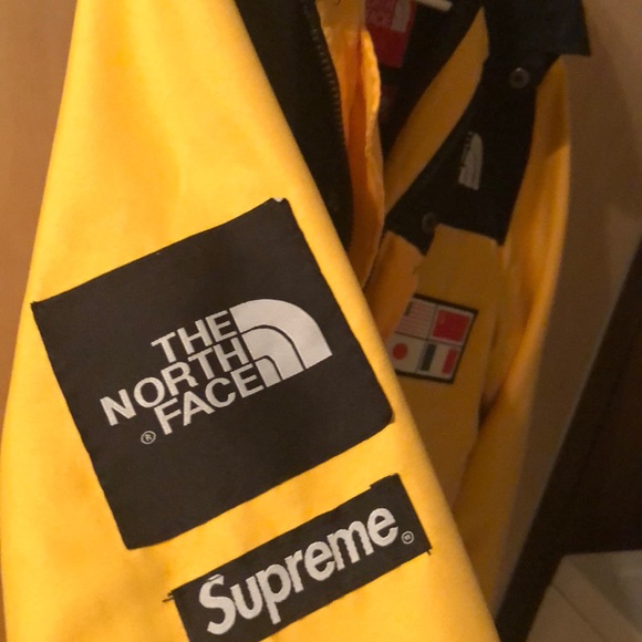 North face supreme jacket - Picture 3 of 4